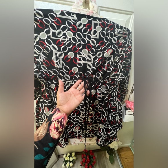 Ladies plus  fashion bug 30/32W asymmetrical print blouse - Picture 13 of 15